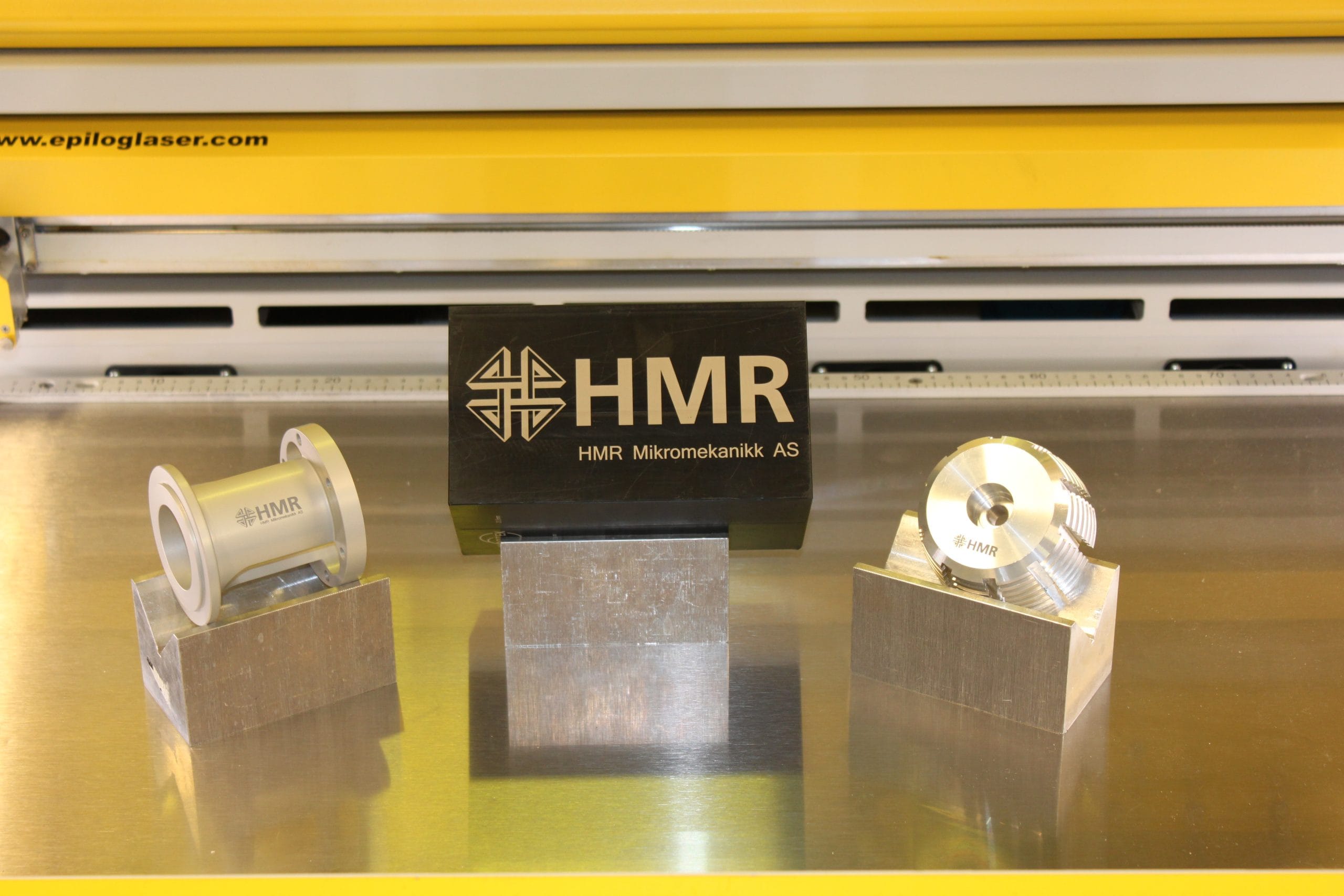 Bilde av metallkomponenter laget av HMR Mikromekanikk